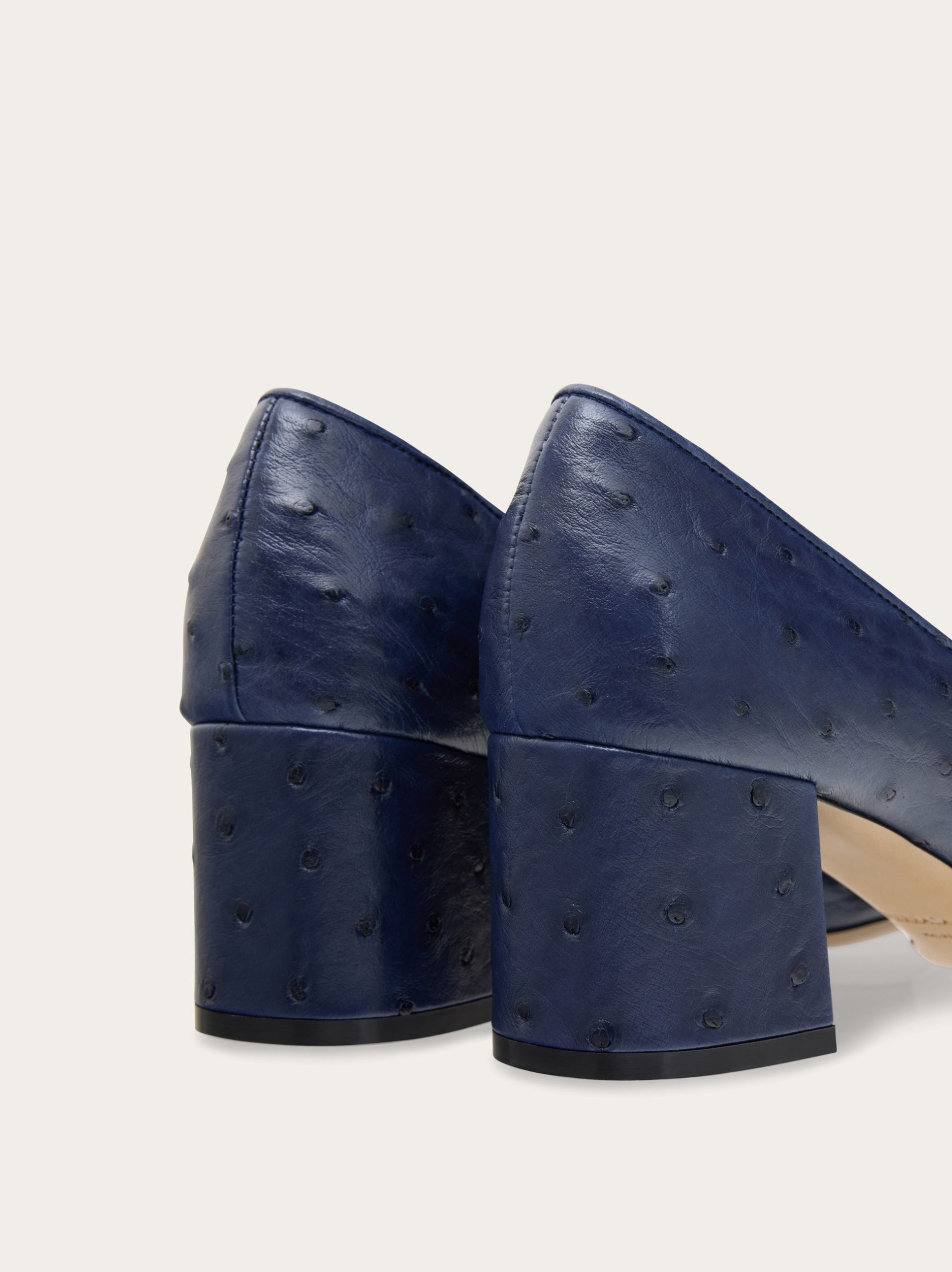 Ferragamo Gancini ornament pump - Image 3